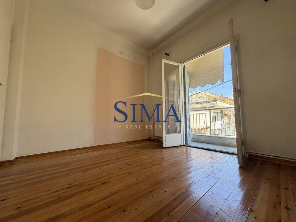 Dyo ypnodomatia me mpalkonoportes