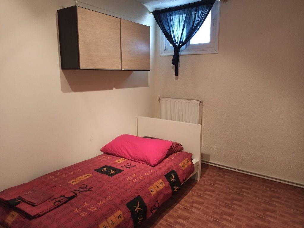 YPNODOMATIO STO YPOGEIO