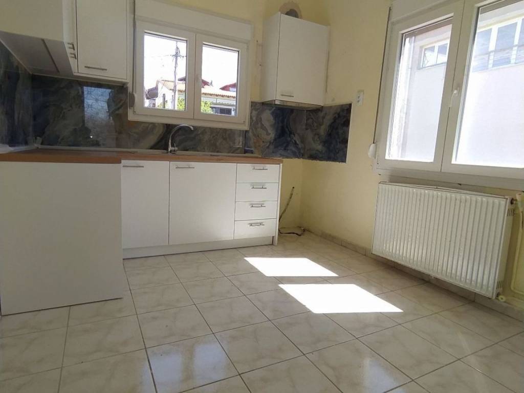 ANYPLACE MESITIKES YPERESIES