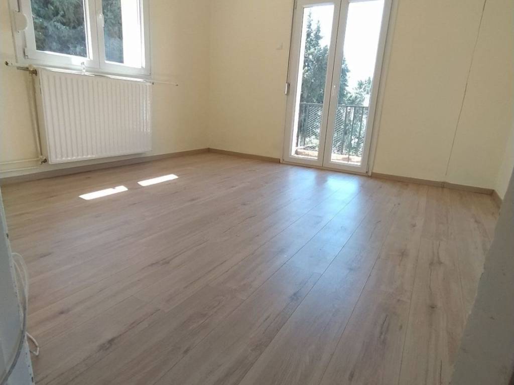 ANYPLACE MESITIKES YPERESIES