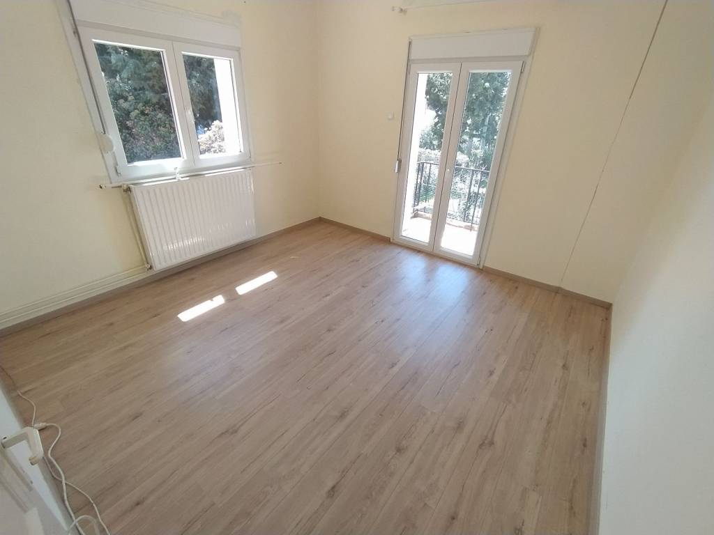 ANYPLACE MESITIKES YPERESIES