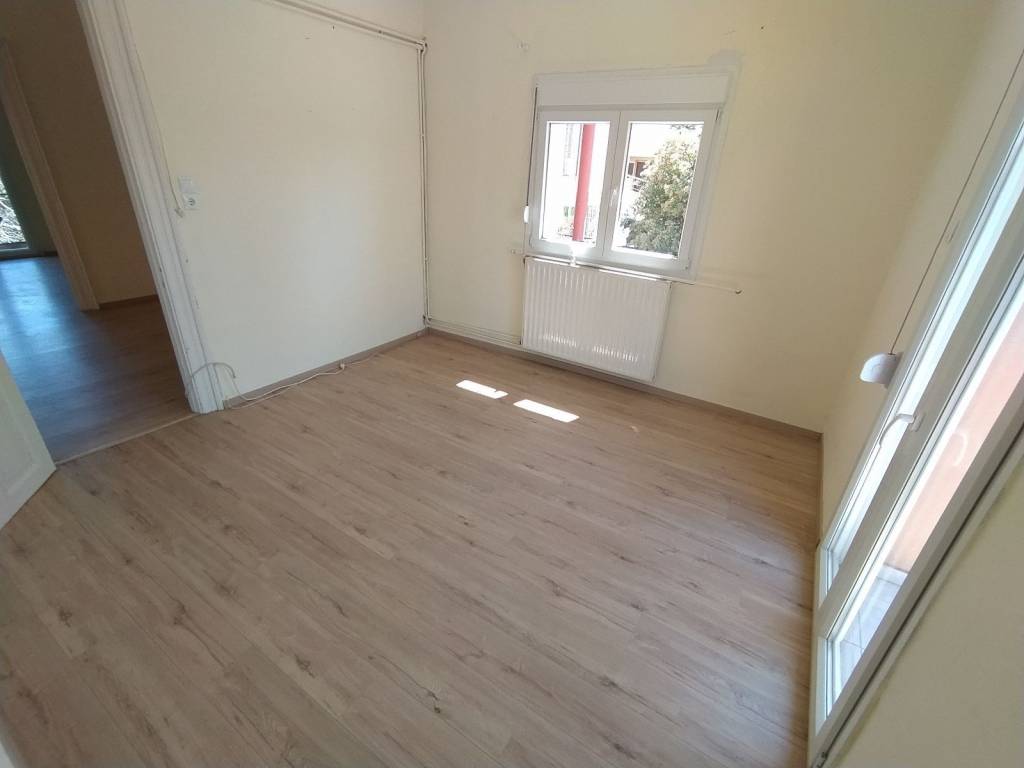 ANYPLACE MESITIKES YPERESIES