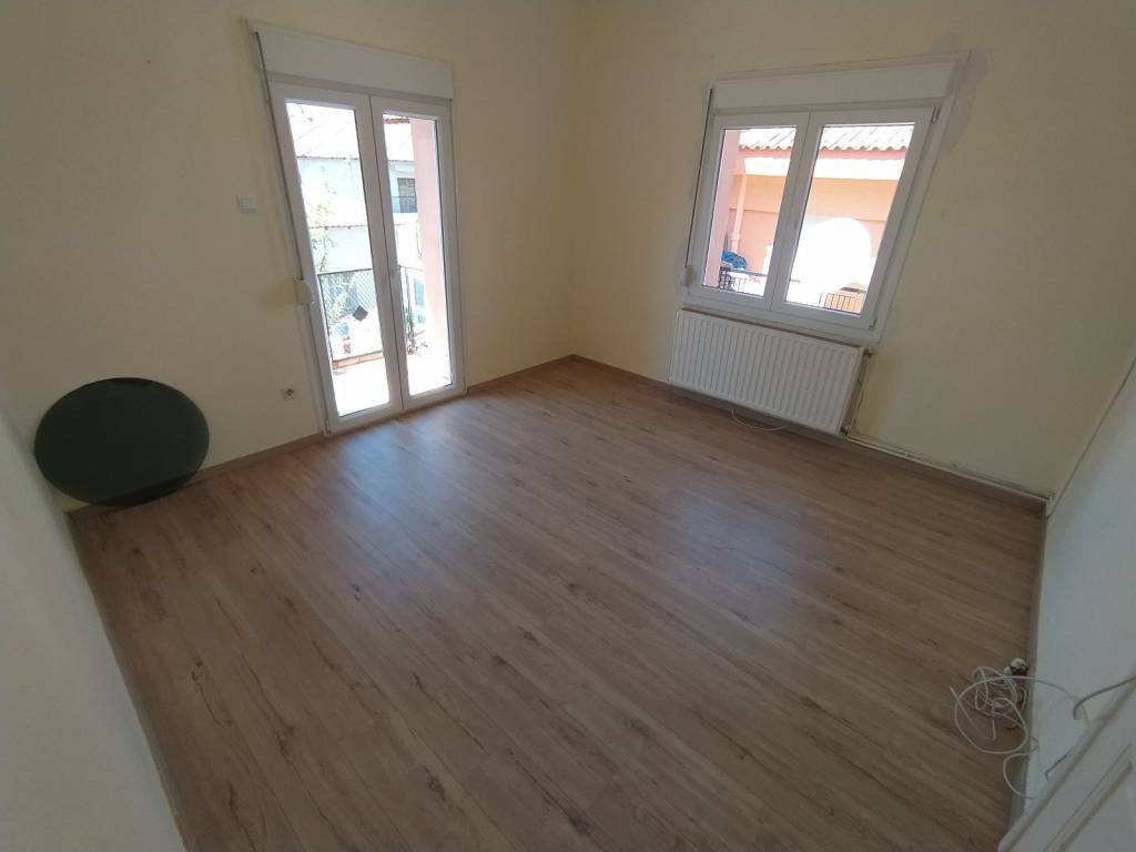 ANYPLACE MESITIKES YPERESIES