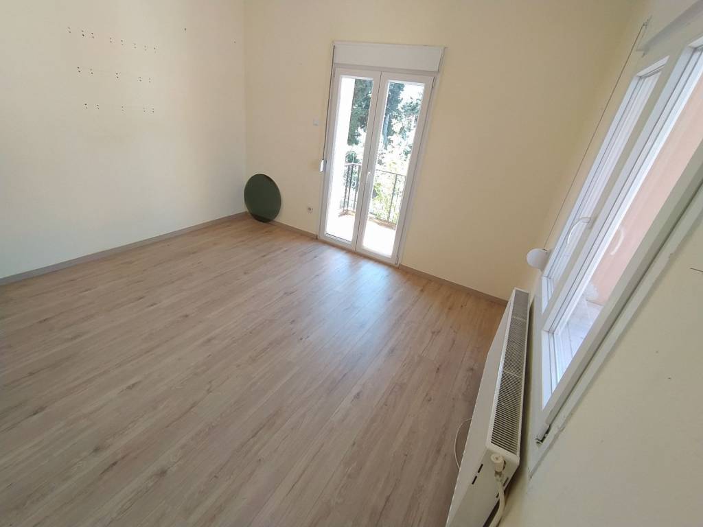 ANYPLACE MESITIKES YPERESIES