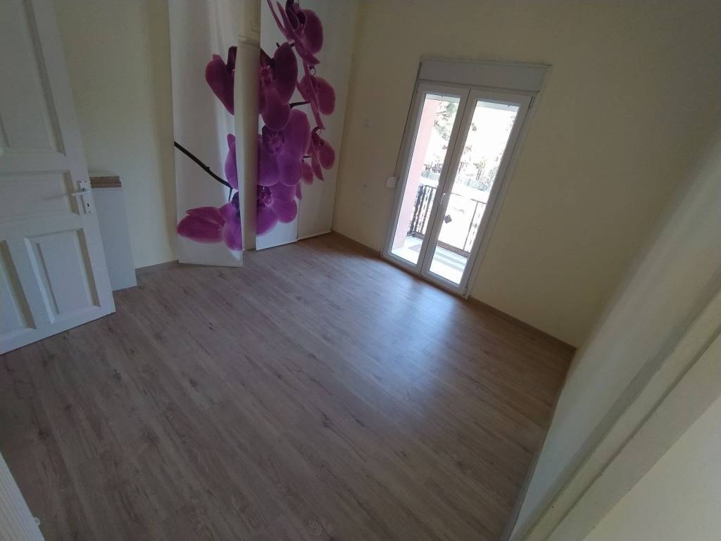 ANYPLACE MESITIKES YPERESIES