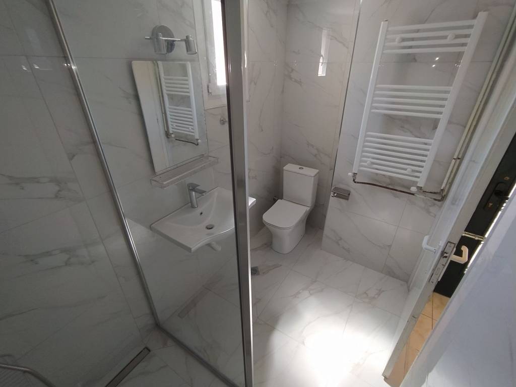 ANYPLACE MESITIKES YPERESIES