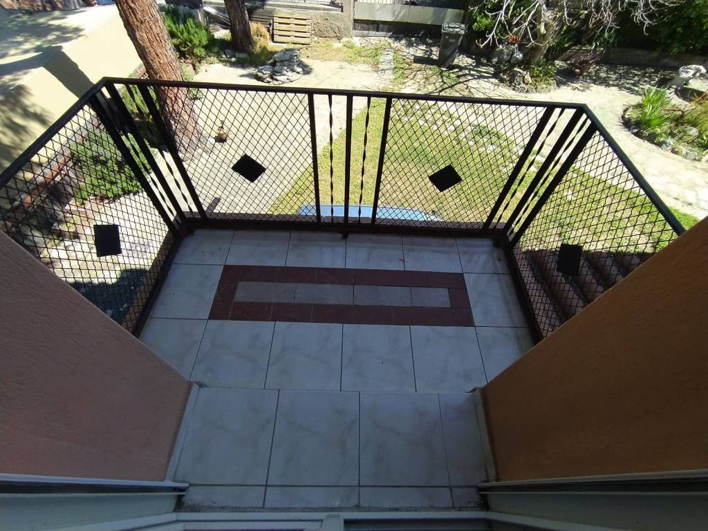 ANYPLACE MESITIKES YPERESIES