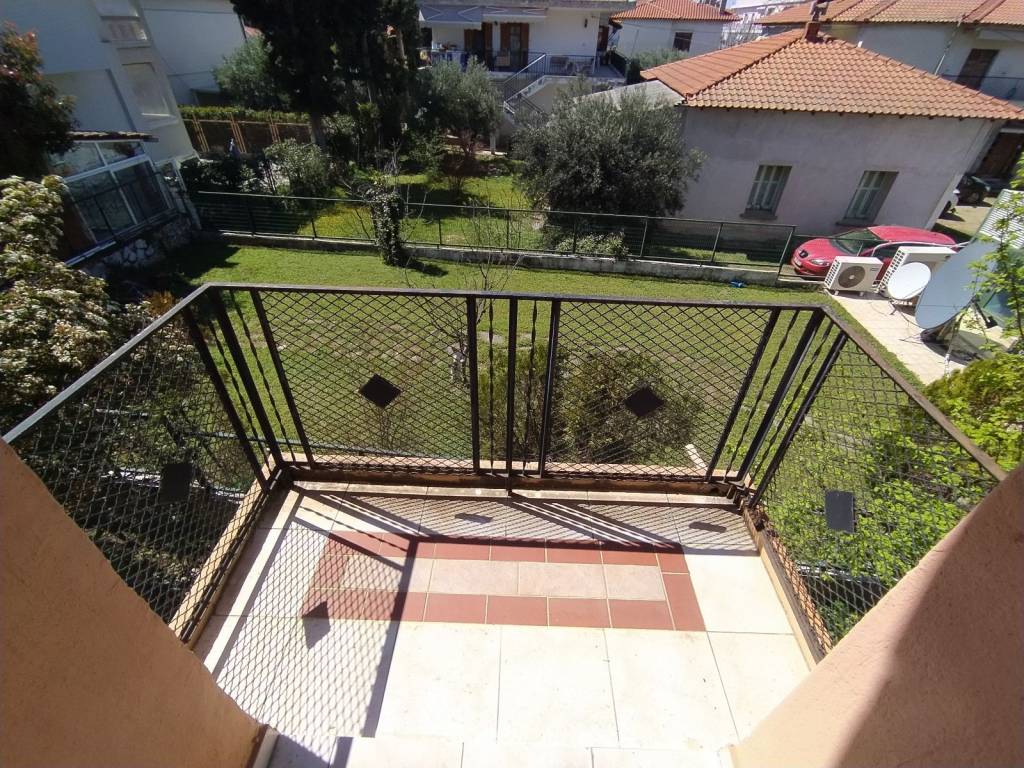 ANYPLACE MESITIKES YPERESIES