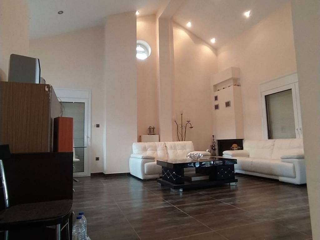 ANYPLACE MESITIKES YPERESIES