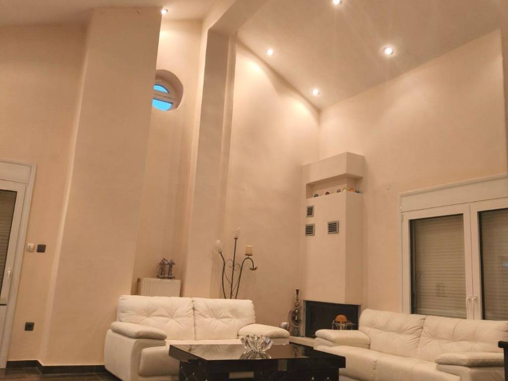 ANYPLACE MESITIKES YPERESIES