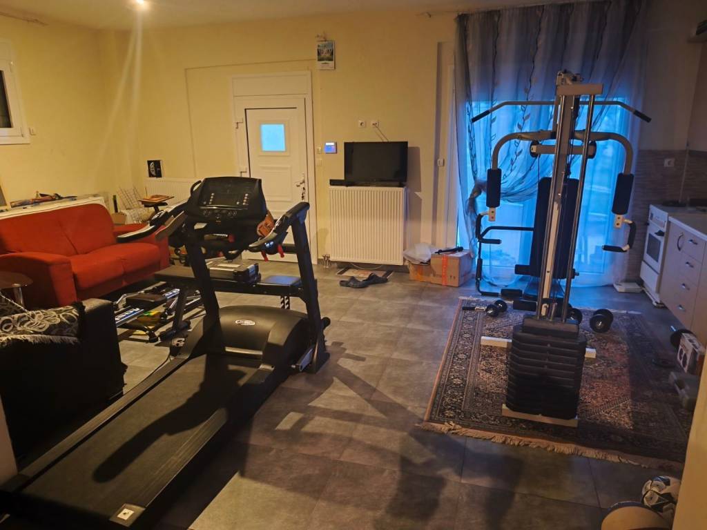 ANYPLACE MESITIKES YPERESIES