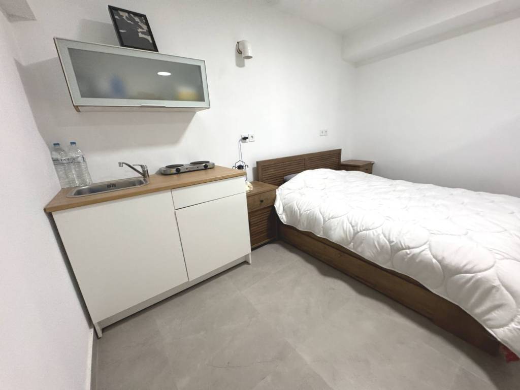 Κουζινάκι και υπνοδωμάτιο.Μπορεί να μεταφερθεί σε άλλο χώρο