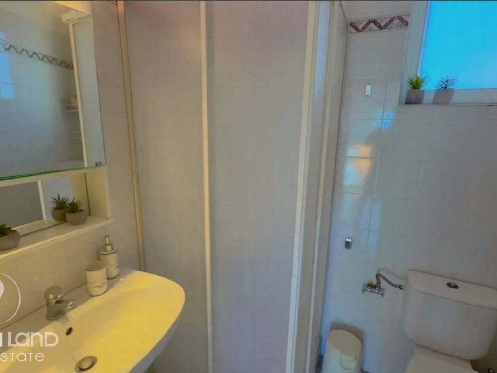 Forumland Real Estate, Μπάνιο