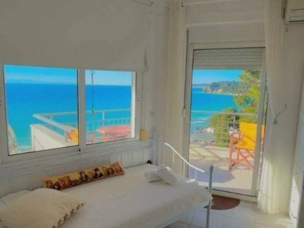 Forumland Real Estate, living room