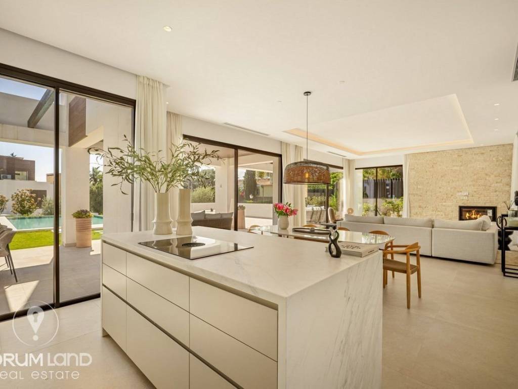 Forumland Real Estate, Εσωτερική όψη