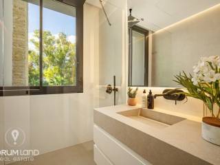 Forumland Real Estate, Μπάνιο