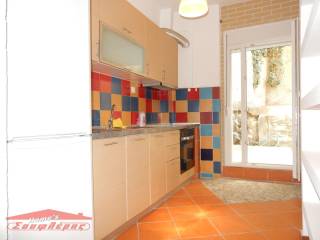 ΚΟΥΖΙΝΑ ΜΕ ΕΝΤΟΙΧΙΣΜΕΝΗ ΗΛΕΚΤΡΙΚΗ ΚΟΥΖΙΝΑ