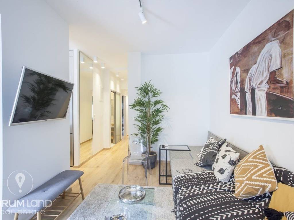 Forumland Real Estate, Σαλόνι