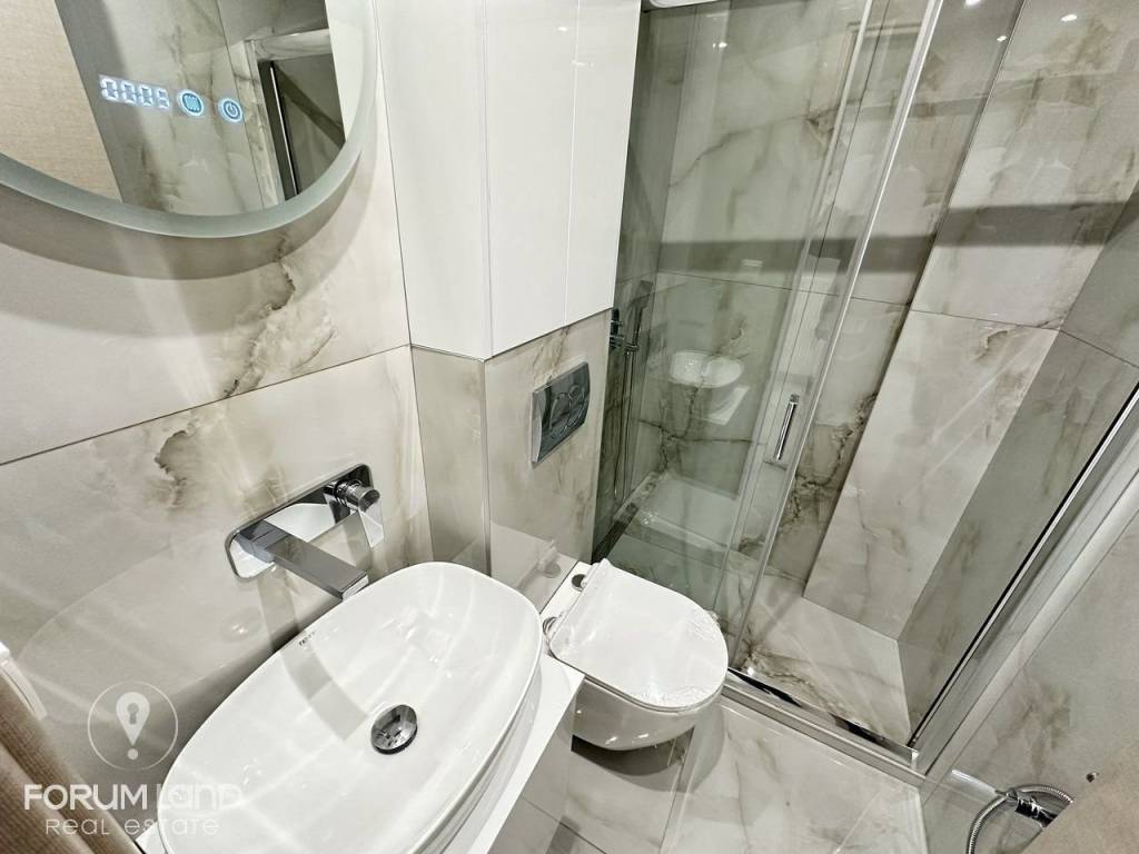 Forumland Real Estate, Μπάνιο