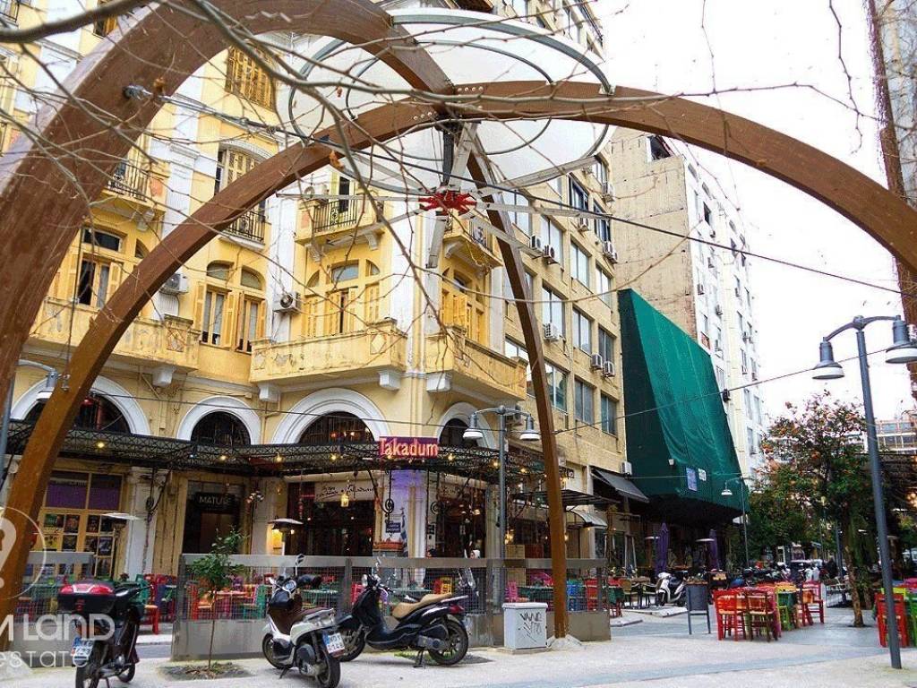 Forumland Real Estate, πλατεία εμπορίου