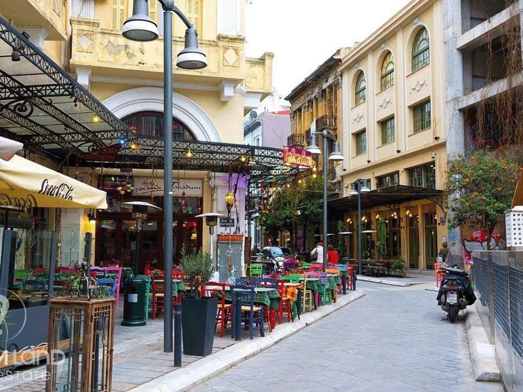 Forumland Real Estate, πλατεία εμπορίου