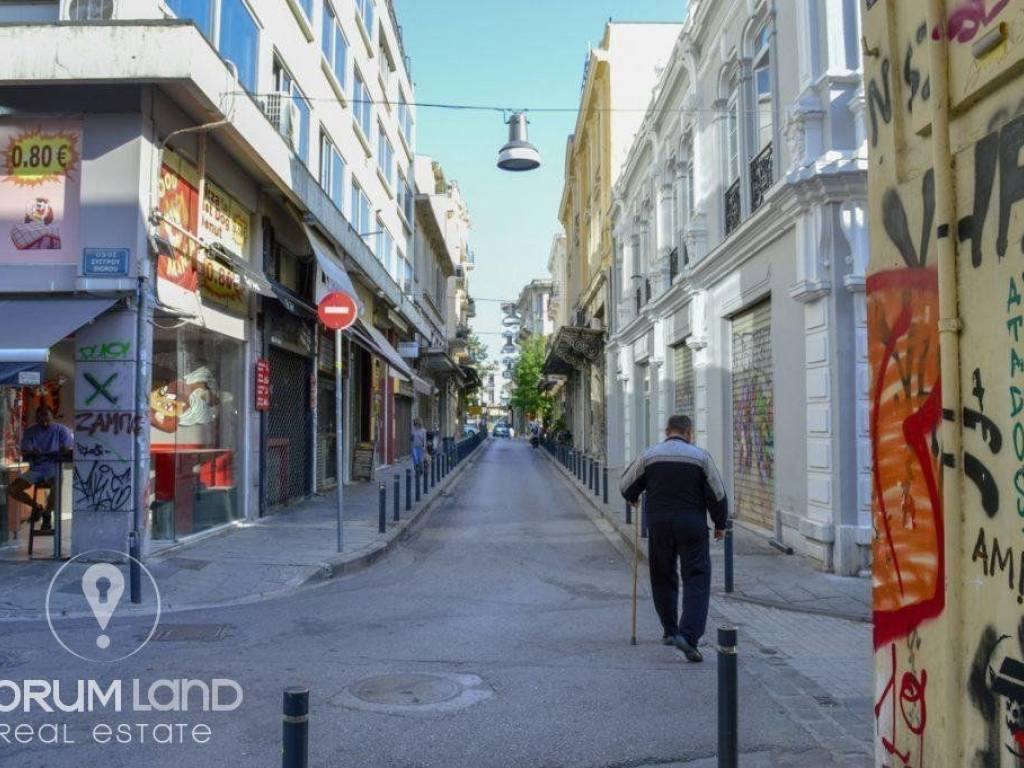 Forumland Real Estate, πλατεία εμπορίου