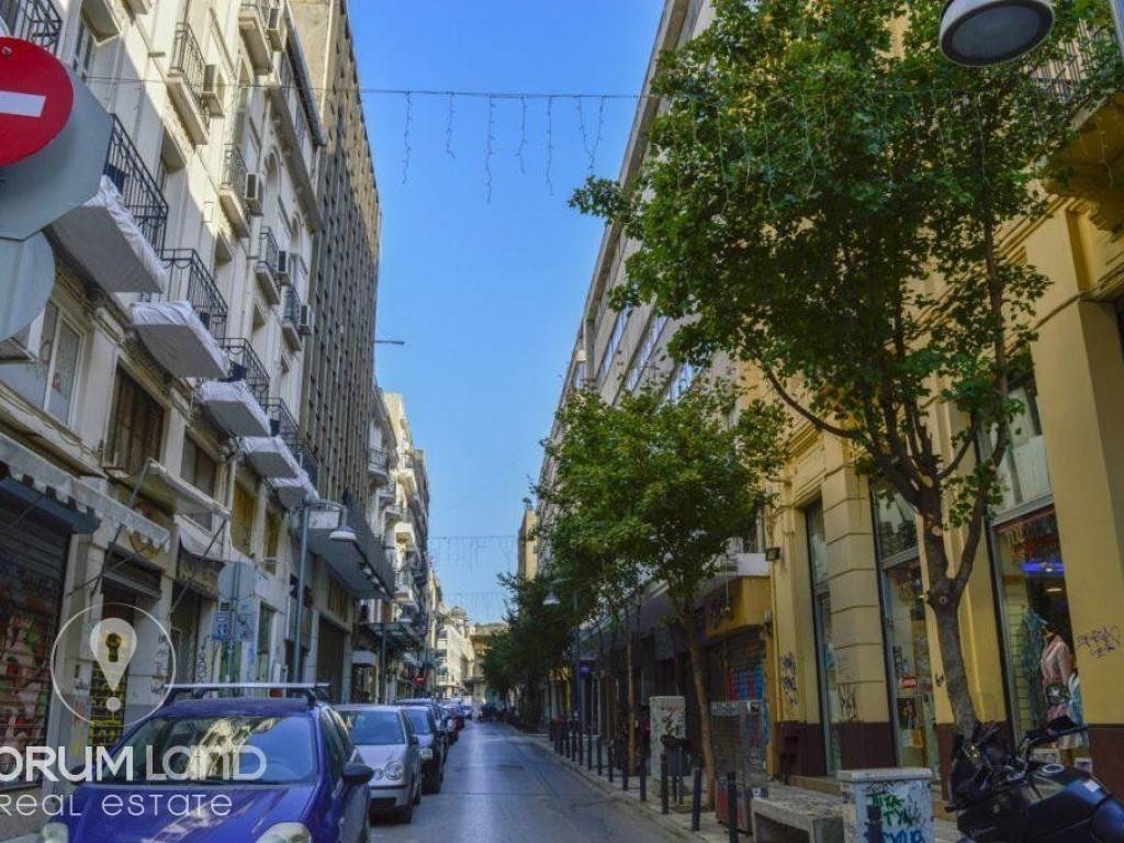 Forumland Real Estate, πλατεία εμπορίου