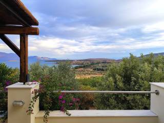 MONADIKE BILA 100 T.M. STO GALAXIDI PHOKIDOS