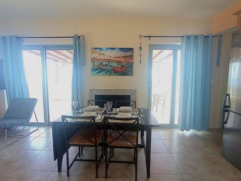 KATHISTIKO-TRAPEZARIA ME TZAKI