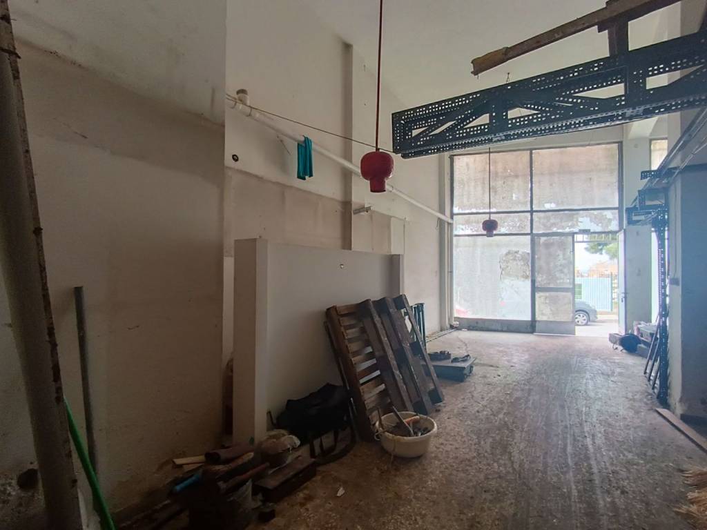 Αποθήκη Προς Πώληση στον Άγιο Δημήτριο