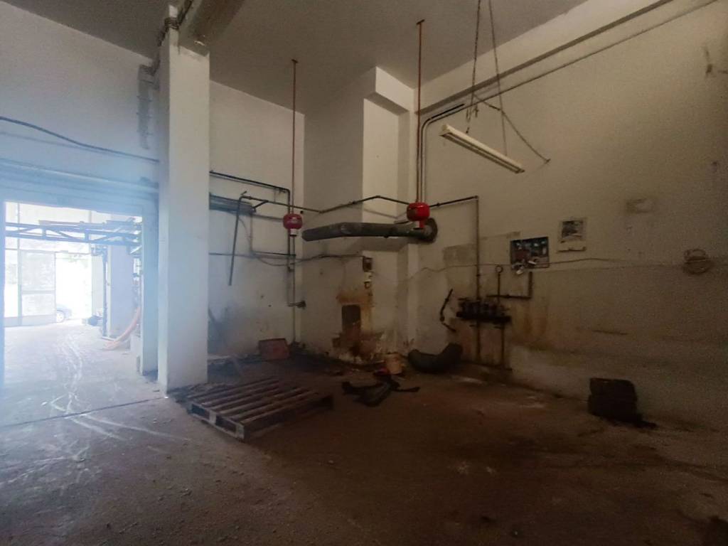 Αποθήκη Προς Πώληση στον Άγιο Δημήτριο