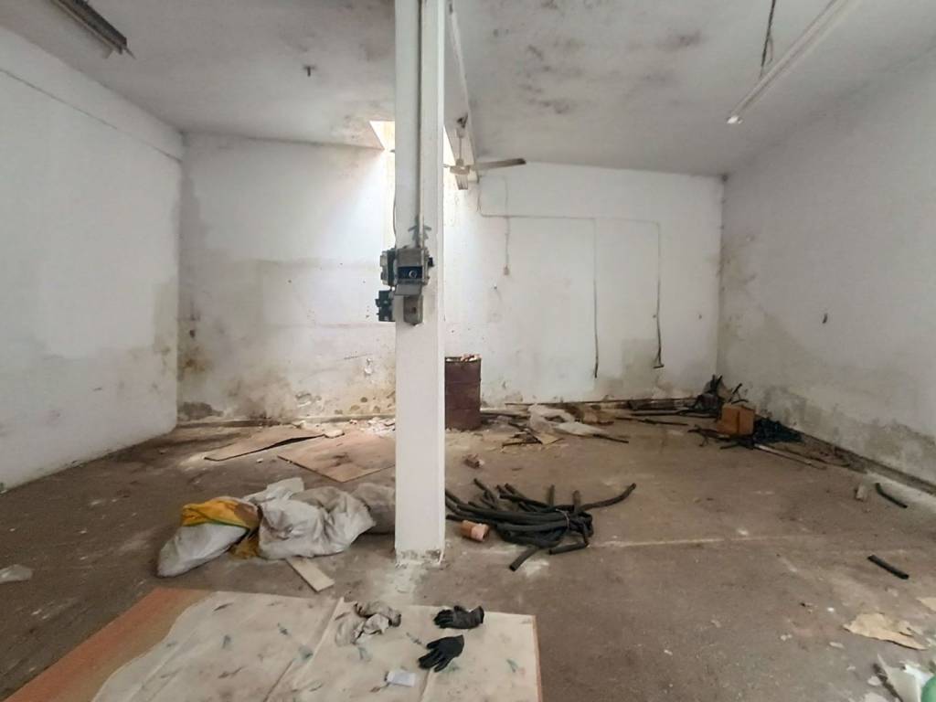 Αποθήκη Προς Πώληση στον Άγιο Δημήτριο