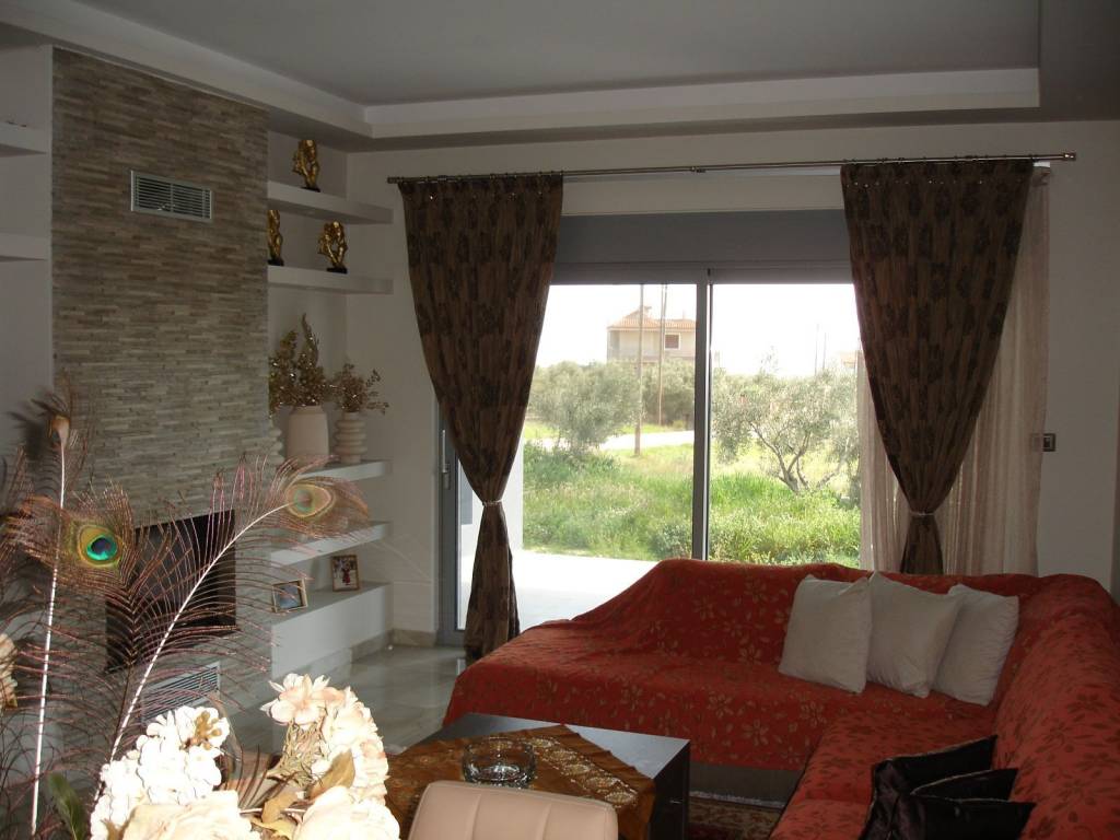 ΣΑΛΟΝΟΤΡΑΠΕΖΑΡΙΑ ΜΕ ΘΕΑ ΠΟΛΗ ΜΕΓΑΡΩΝ ΚΑΙ ΣΑΡΩΝΙΚΟ ΚΟΛΠΟ