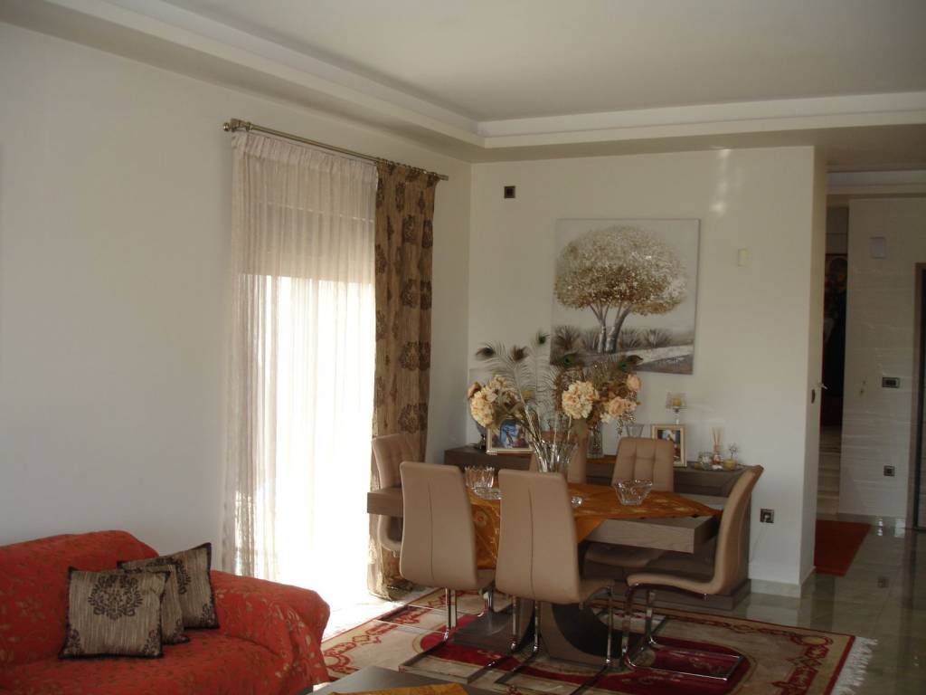 ΣΑΛΟΝΟΤΡΑΠΕΖΑΡΙΑ