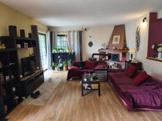 Ευρύχωρη σαλοτραπεζαρία