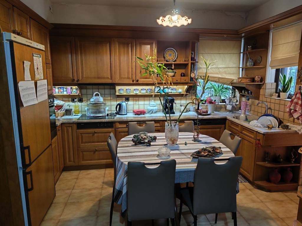 Πλήρης κουζίνα, όλη μασίφ καρυδιά