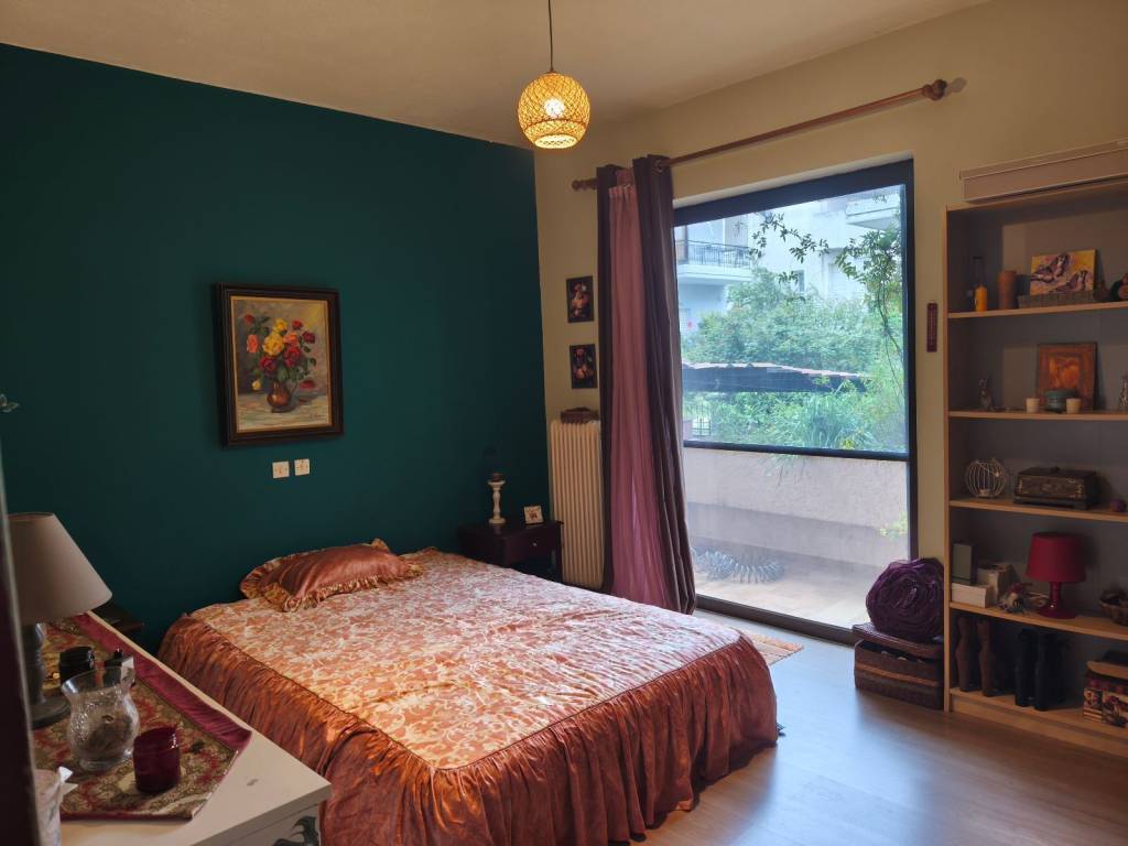 3 ευρύχωρα υπνοδωμάτια, με μεγάλες ντουλάπες και μπαλκόνι