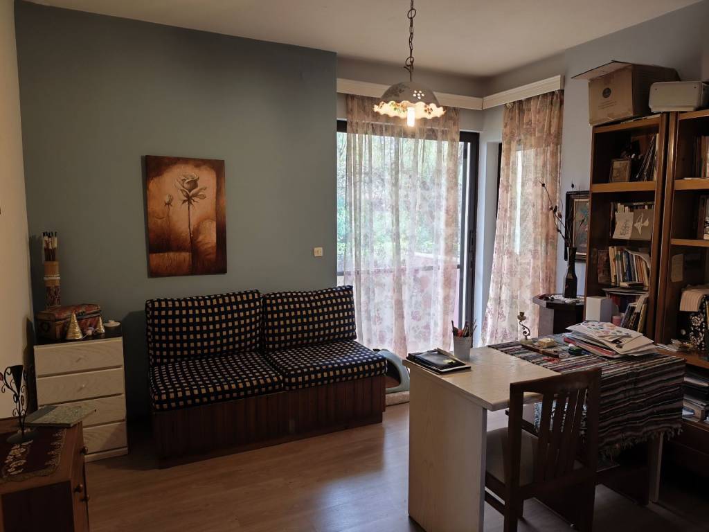 3 ευρύχωρα υπνοδωμάτια, με μεγάλες ντουλάπες και μπαλκόνι