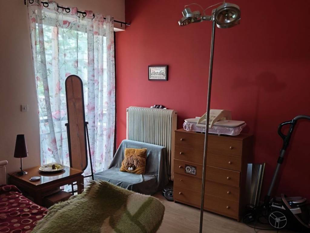 3 ευρύχωρα υπνοδωμάτια, με μεγάλες ντουλάπες και μπαλκόνι