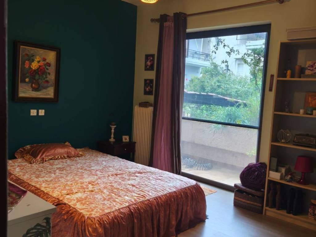 3 ευρύχωρα υπνοδωμάτια, με μεγάλες ντουλάπες και μπαλκόνι