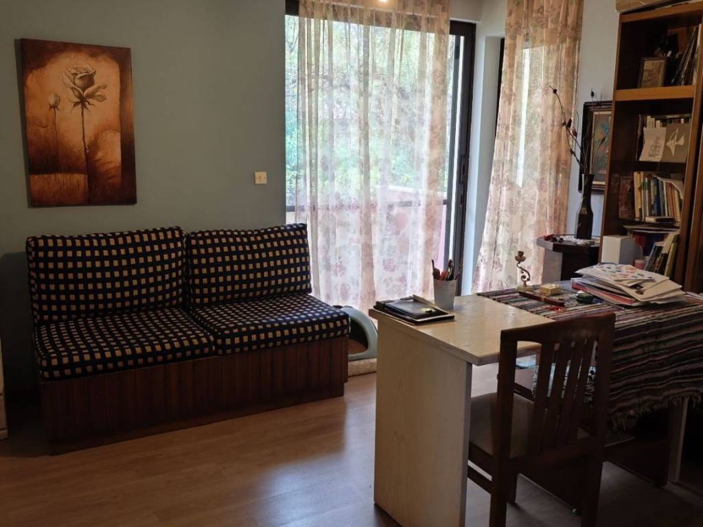 3 ευρύχωρα υπνοδωμάτια, με μεγάλες ντουλάπες και μπαλκόνι