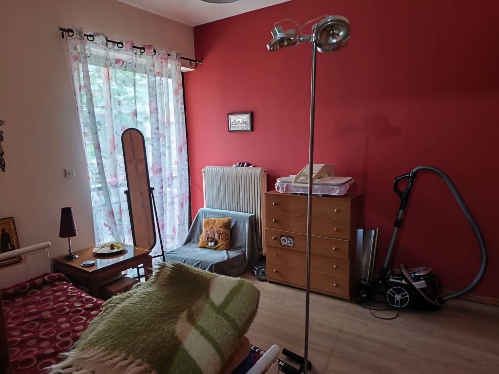 3 ευρύχωρα υπνοδωμάτια, με μεγάλες ντουλάπες και μπαλκόνι