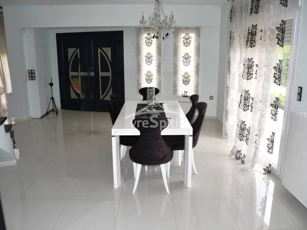 ΤΡΑΠΕΖΑΡΙΑ