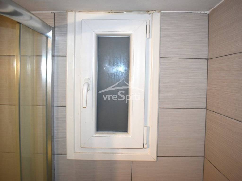 ΠΑΡΑΘΥΡΟ ΛΟΥΤΡΟΥ