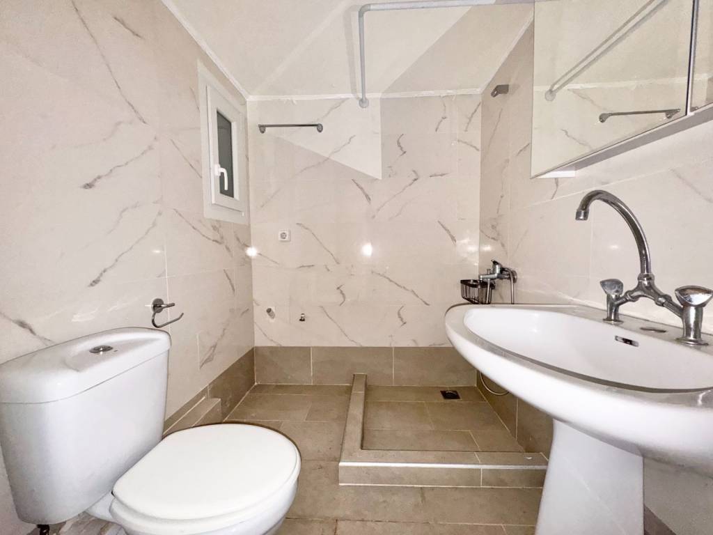 λουτρό με ντουζιέρα