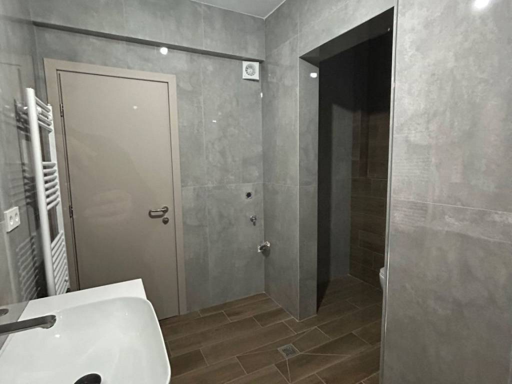 ΜΠΑΝΙΟ 1ΟΥ ΟΡΟΦΟΥ