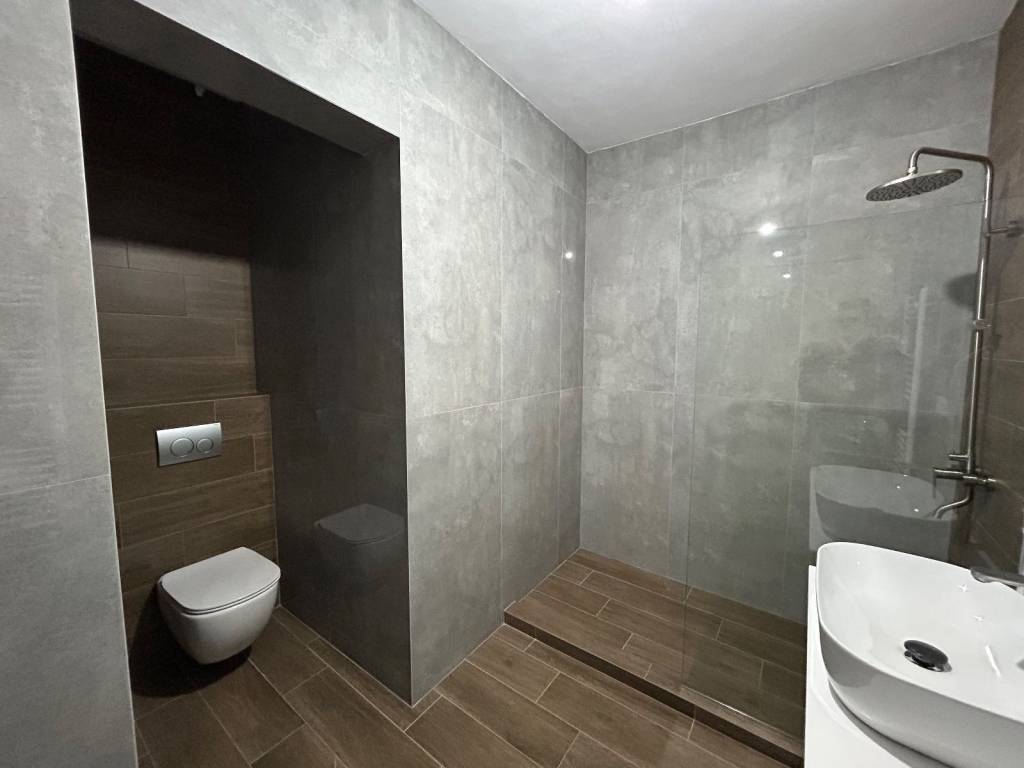 ΜΠΑΝΙΟ 1ΟΥ ΟΡΟΦΟΥ