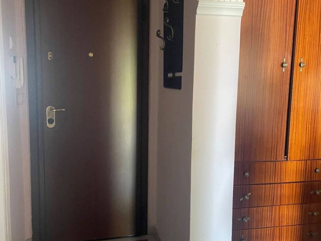 Είσοδος με πόρτα ασφαλείας