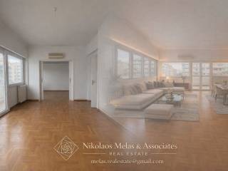 Aristera Yphistamene katastase 
Dexia PHotorealistike protase