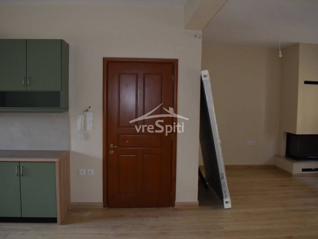 ΕΙΣΟΔΟΣ-ΜΕ ΝΕΑ ΘΩΡΑΚΙΣΜΕΝΗ ΠΟΡΤΑ